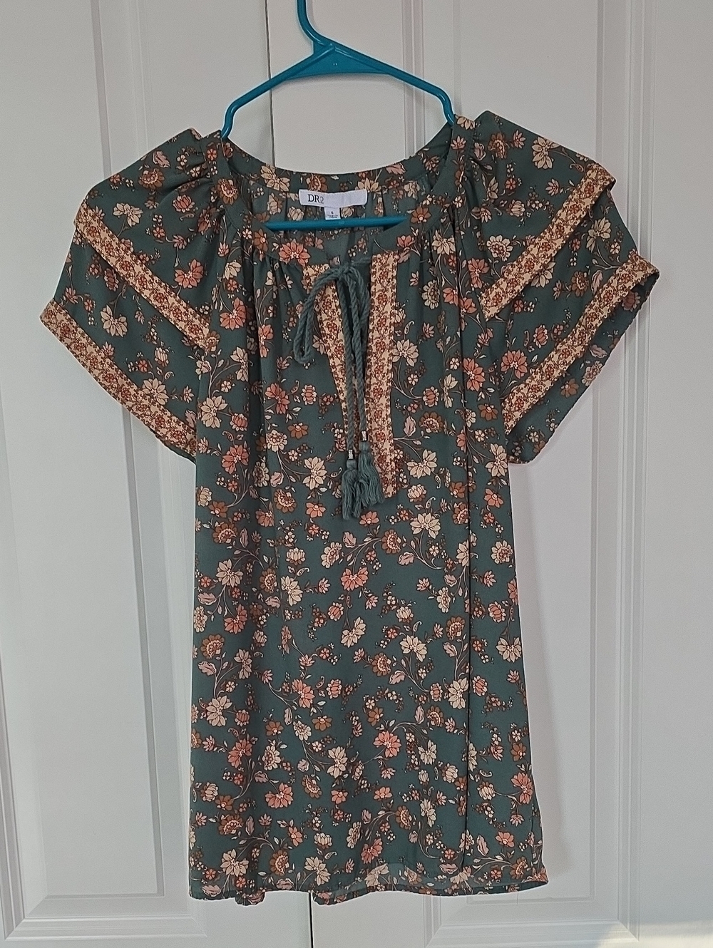 DR2 Women's Green Floral Peasant Top with Tassel Tie